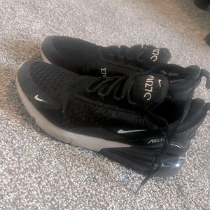 Women - Nike 270 - black- Size 8.5